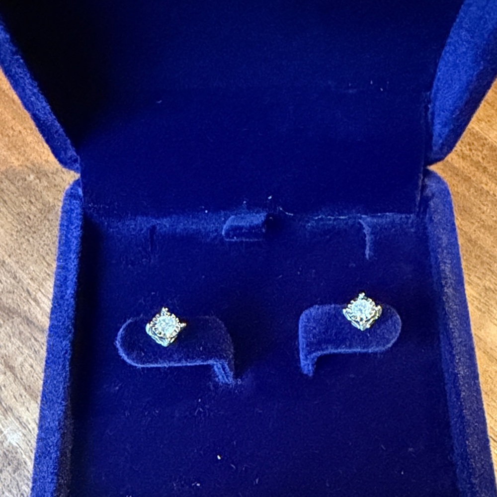 Elegant 14k White Gold Diamond Stud Earrings